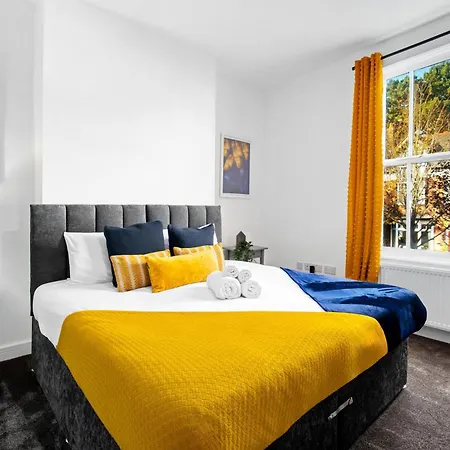 Large Modern - High-speed Wifi - Netflix - Street Parking 3br Apartment
